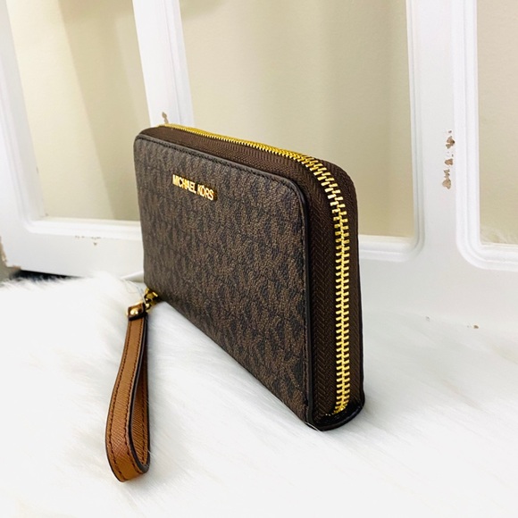 Michael Kors Jet Set Travel Large Flat Phone Case - Picture 5 of 10